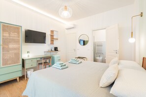 3 室のベッドルーム、デスク、アイロン / アイロン台、旅行用ベビーベッド