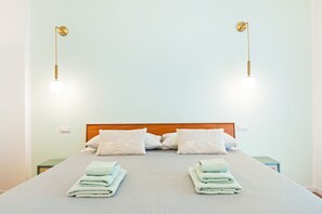 3 Schlafzimmer, Schreibtisch, Bügeleisen/Bügelbrett, Reisekinderbett