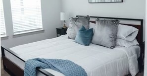 1 bedroom, iron/ironing board, WiFi, bed sheets - Mayo Clinic Oasis: Spacious and Lux Getaway w Pool
 (Jacksonville)