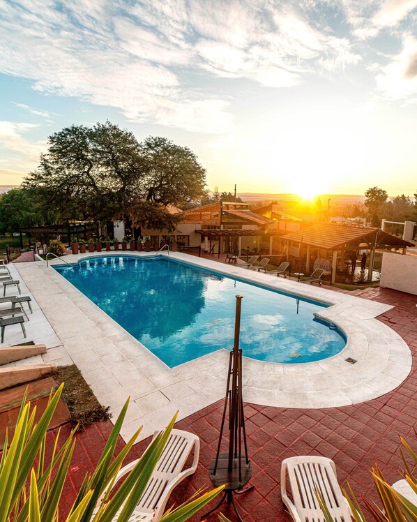 Piscina a l'aire lliure de temporada