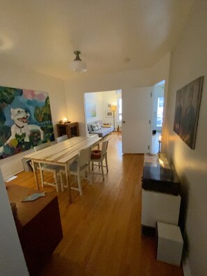 Dining - Clean house in great neighbourhood! (Toronto)