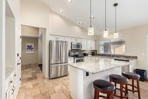 Fridge, coffee/tea maker