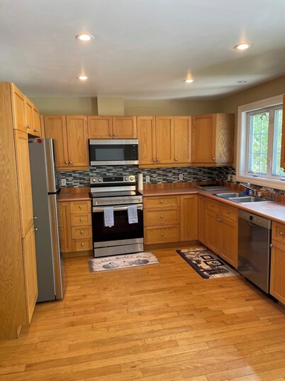 Lovely condo right beside Acadia