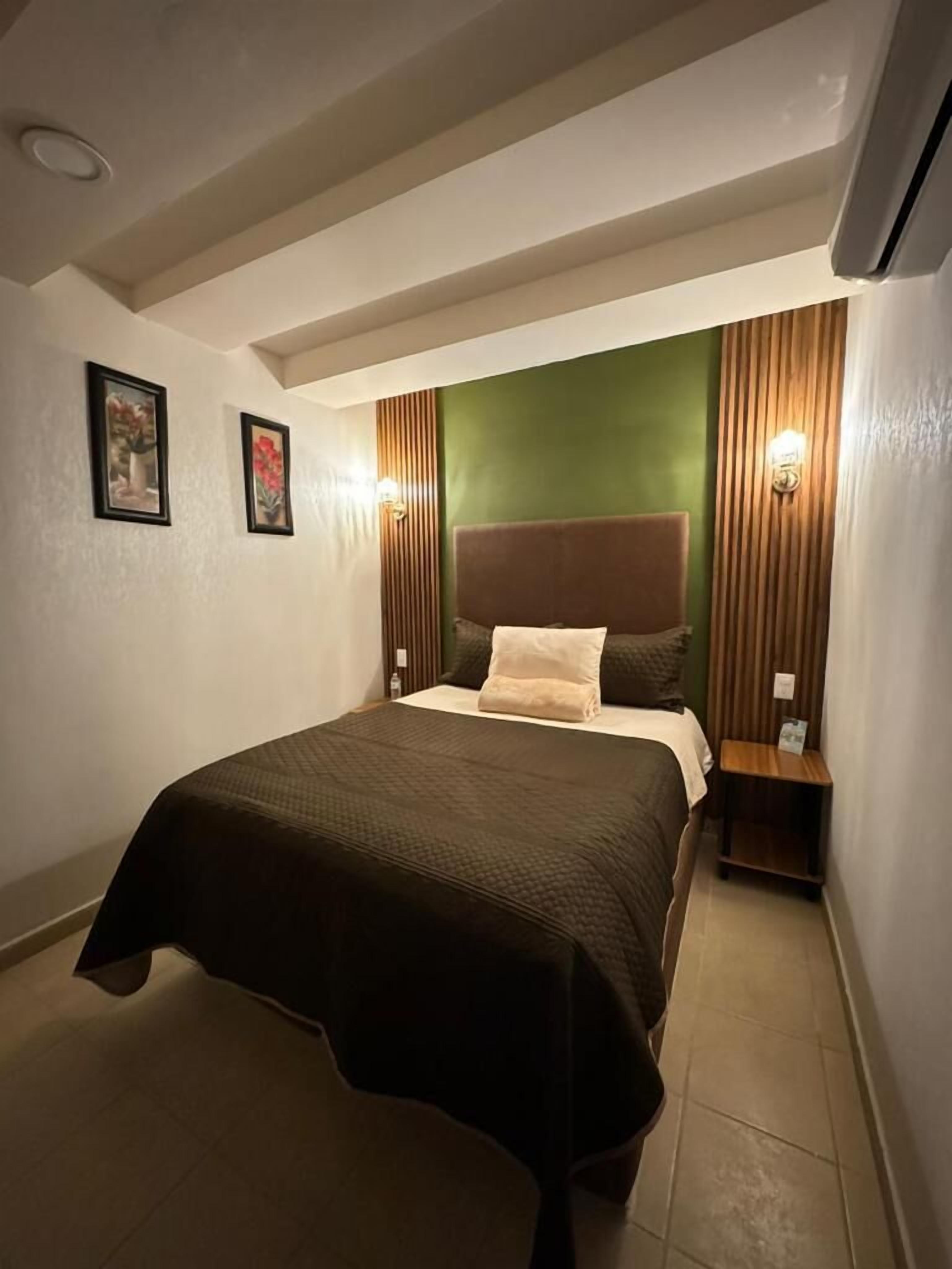 Photo - Royal Madero Inn Express