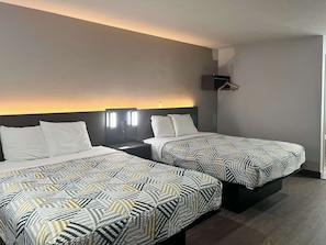 Suite, 2 Queen Beds, Non Smoking, Refrigerator | Free WiFi, bed sheets - Studio 6 Ogden, Ut – 21St Street (Ogden)