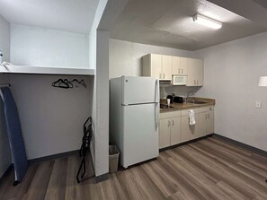 Coffee/tea maker - Studio 6 Lubbock, Tx (Lubbock)