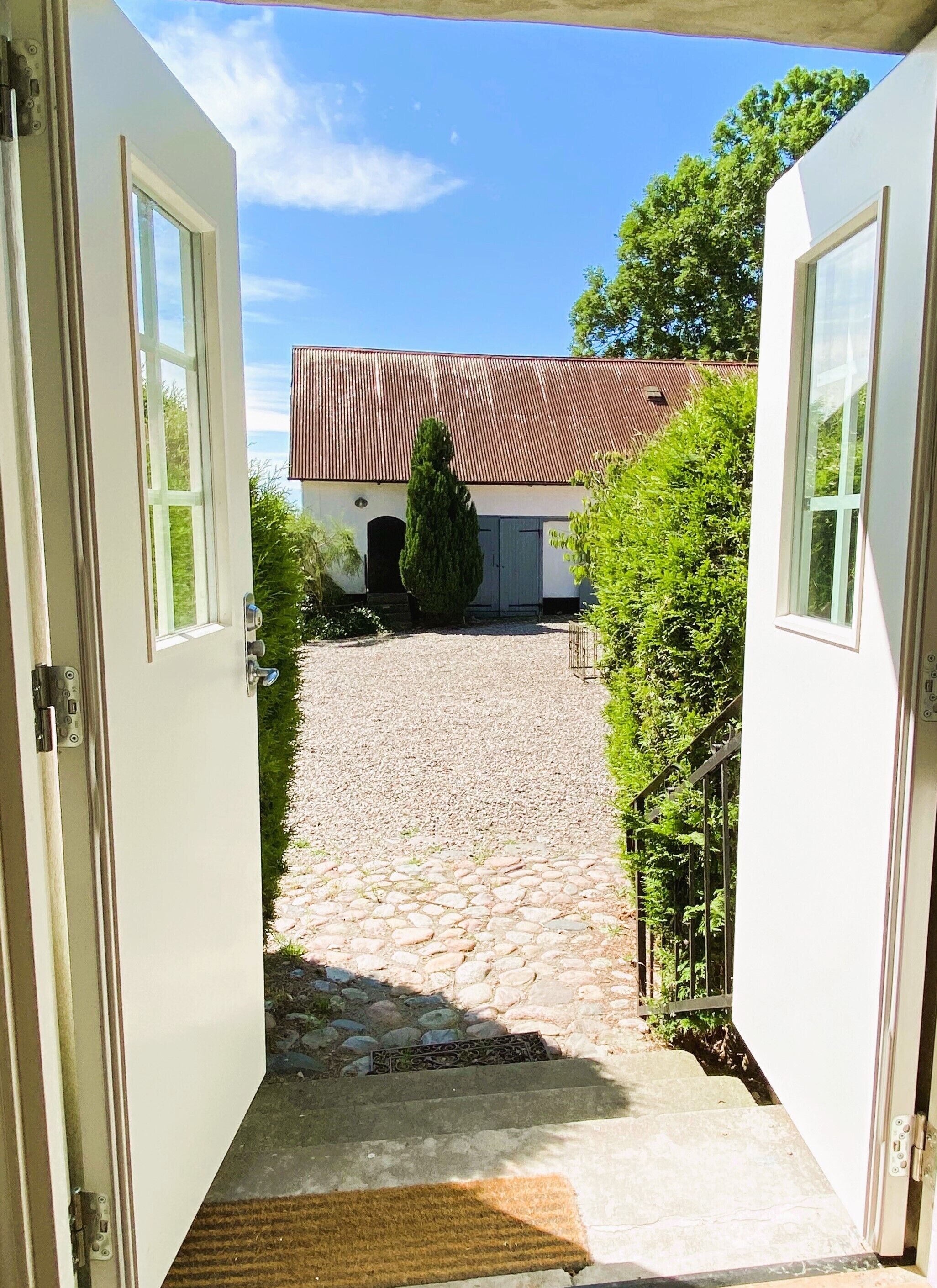 Talo | Näkymä sisäpihalle