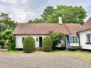 Individually decorated, individually furnished, free WiFi, bed sheets - Sydkustens at Tullnäs Vingård (Trelleborg)