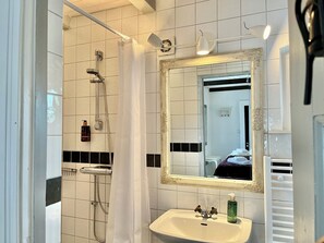 Classic Double Room | Bathroom | Shower, designer toiletries, hair dryer, bathrobes - Sydkustens at Tullnäs Vingård (Trelleborg)
