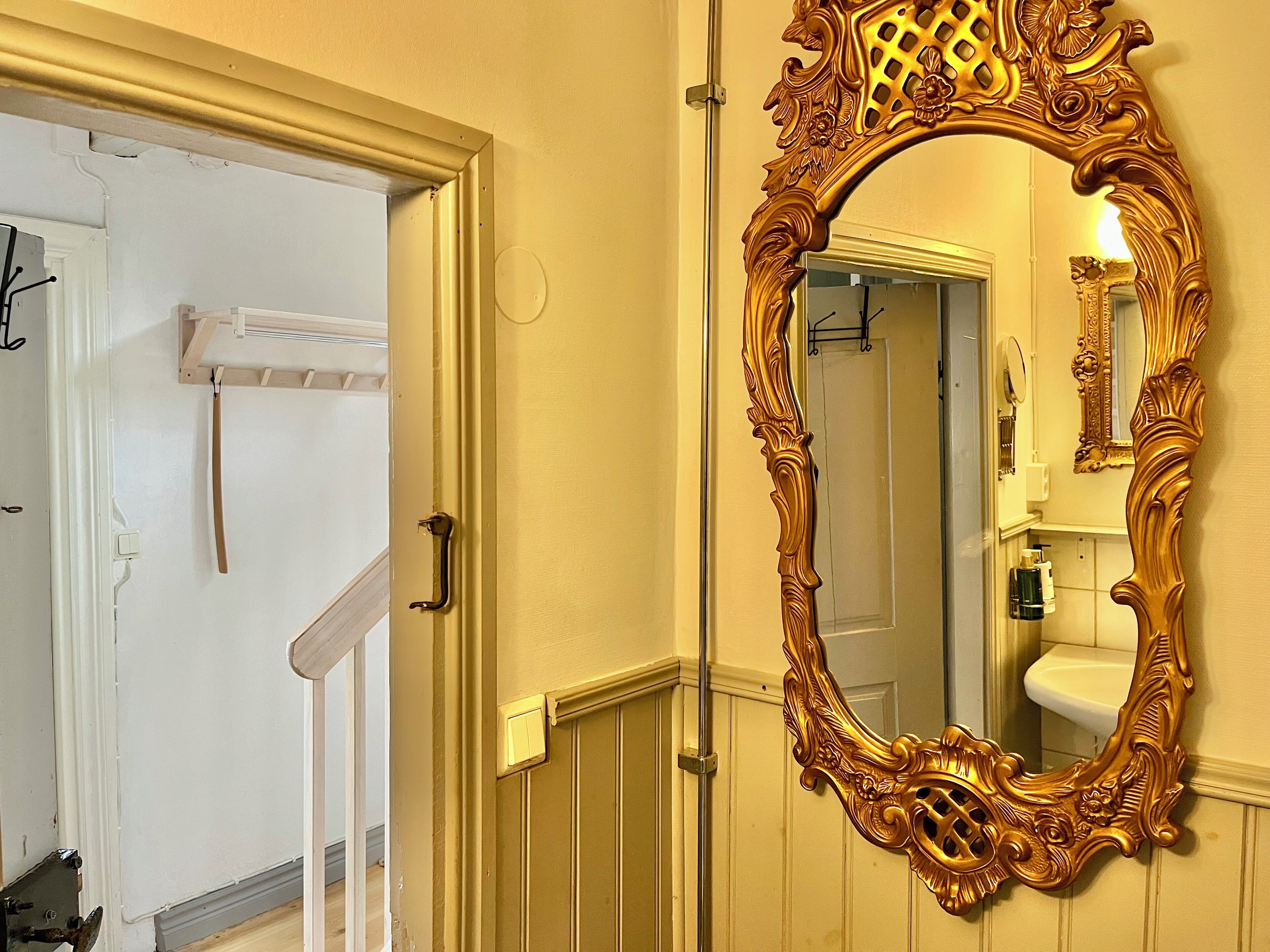 Talo | Kylpyhuone | Suihku, designer-hygieniatuotteet, hiustenkuivaaja, kylpytakit