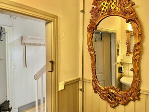 บ้านพัก | ห้องน้ำ | ฝักบัว, ของใช้ในห้องน้ำระดับพรีเมียม, ไดร์เป่าผม, เสื้อคลุมอาบน้ำ