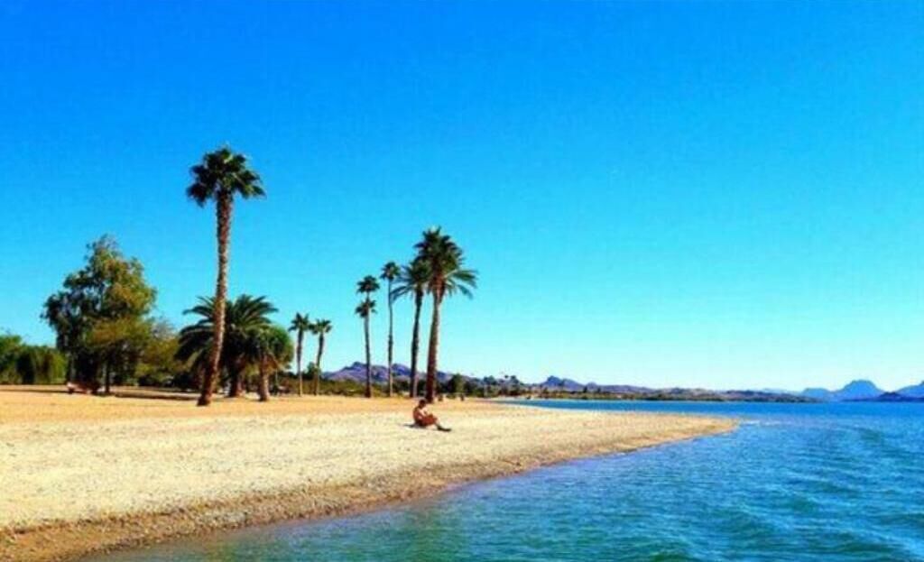 Espreguiçadeiras, toalhas de praia 