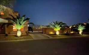 Property grounds - Bison House AZ - RV/Boat Parking, 8pl+Pet Friendly! (Bullhead City)