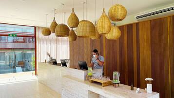 Basic Apartment | Lobby