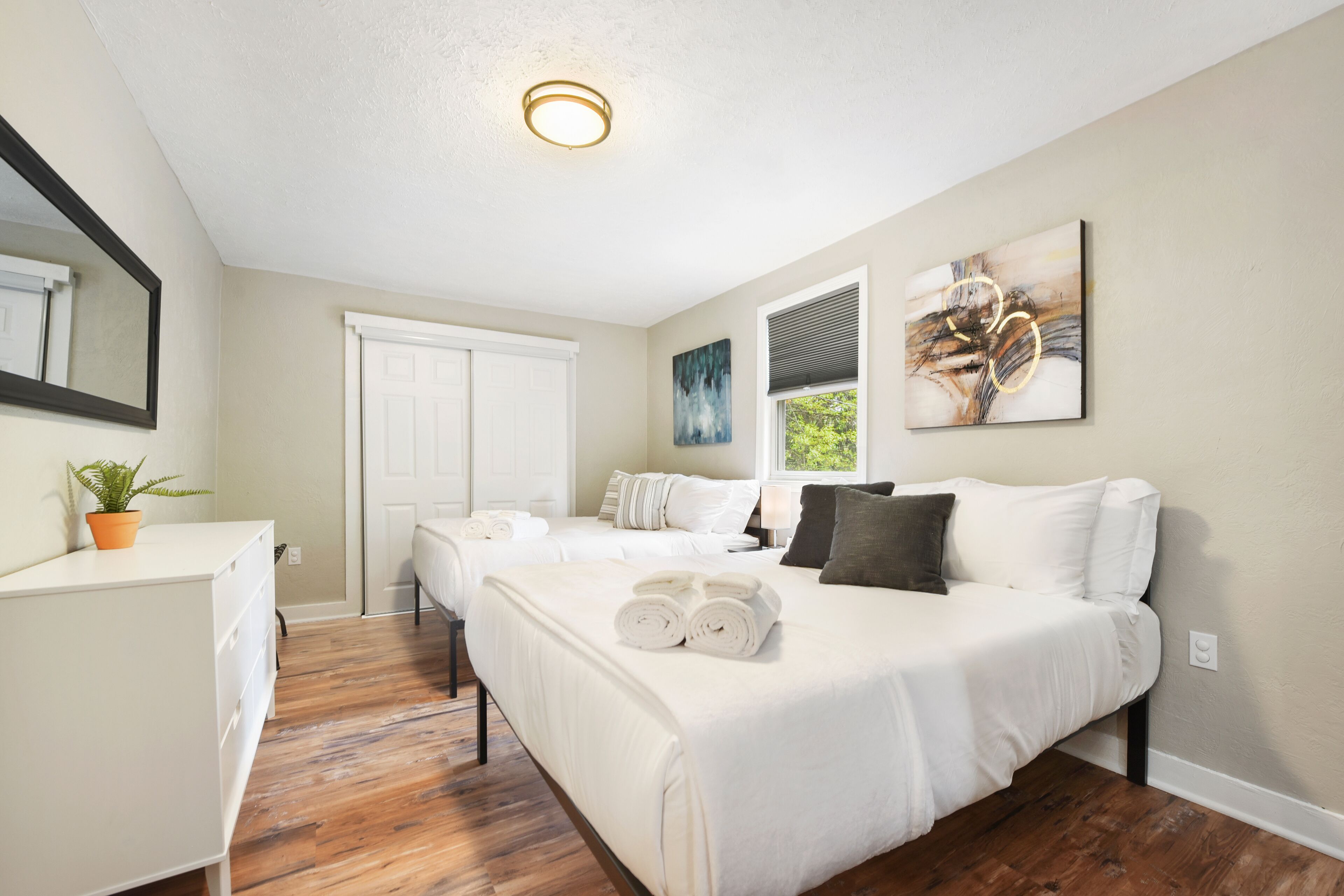 4 bedrooms, travel crib, free WiFi, bed sheets