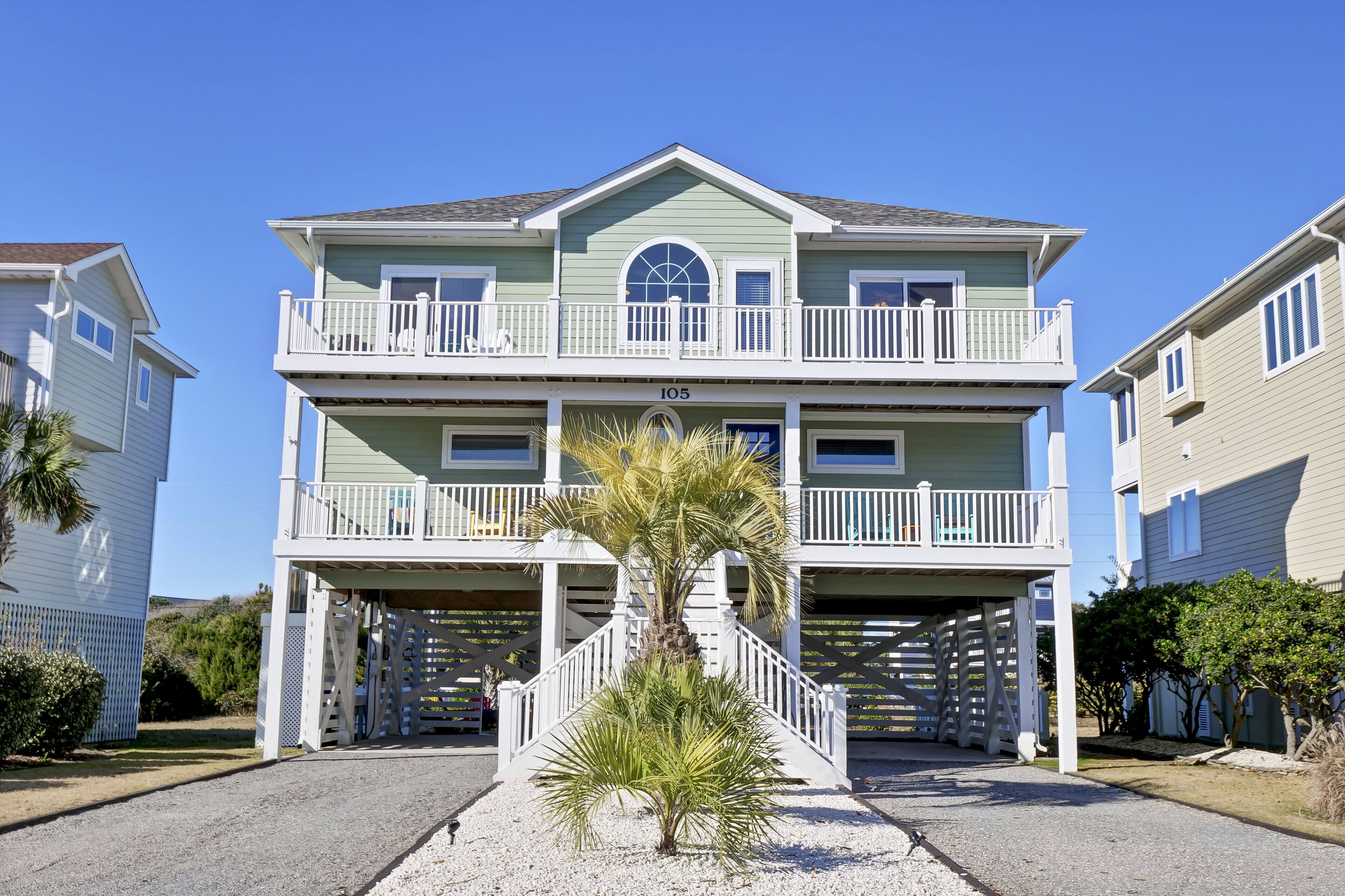 4 Bedroom - Sleeps 12 - Community Pool