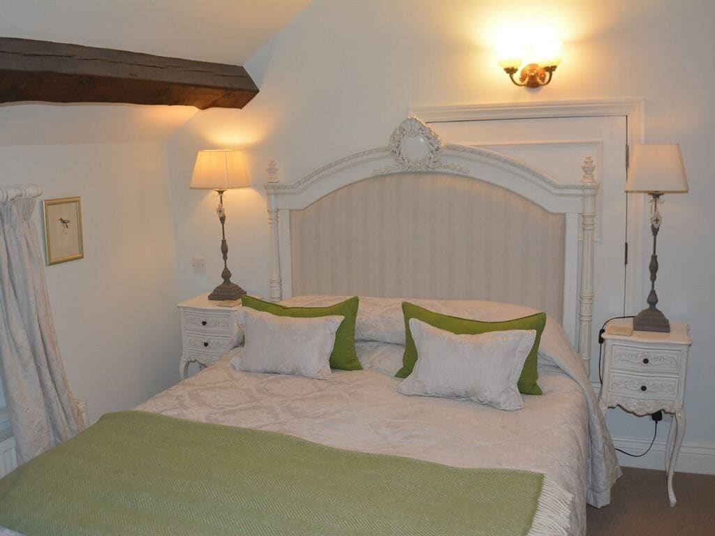 Superior Double Room, Ensuite | Individually decorated, individually furnished, desk, iron/ironing board