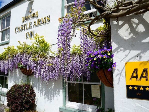 Exterior - Castle Arms Inn (Bedale)