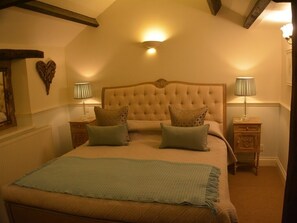 Superior Double Room, Ensuite | Individually decorated, individually furnished, desk, iron/ironing board - Castle Arms Inn (Bedale)