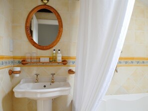 Chambre Double Standard, salle de bains attenante | Salle de bain
