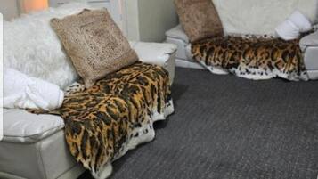 House | 1 bedroom, iron/ironing board, free WiFi, bed sheets