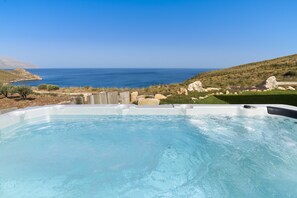 Outdoor spa tub - Villa Zingaro by the sea with pool, Cala Bianca (Castellammare del Golfo)