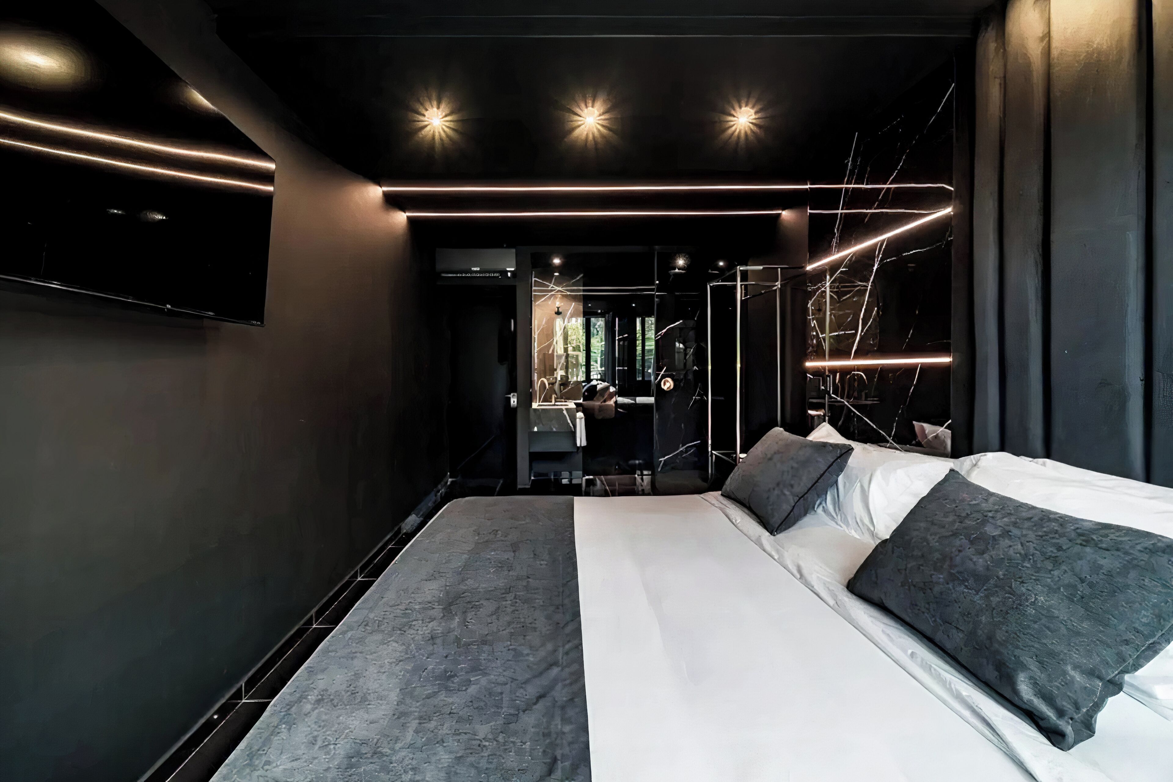 15 bedrooms, iron/ironing board, WiFi, bed sheets