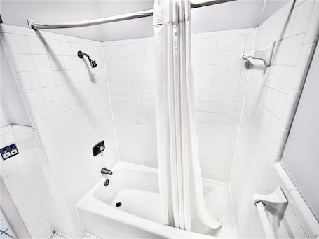 Towels, soap, toilet paper. imperial motel