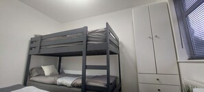 House | 3 bedrooms, iron/ironing board, free WiFi, bed sheets