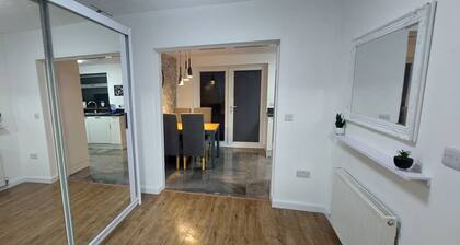 Hull 3bed House-driveway-garden-familyfriendly