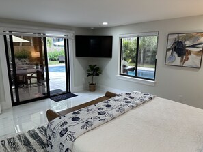 4 bedrooms, iron/ironing board, travel crib, free WiFi - Luxe Oasis Mins to Beaches, Downtown, & Spring Training w/Private Heated Pool (Sarasota)