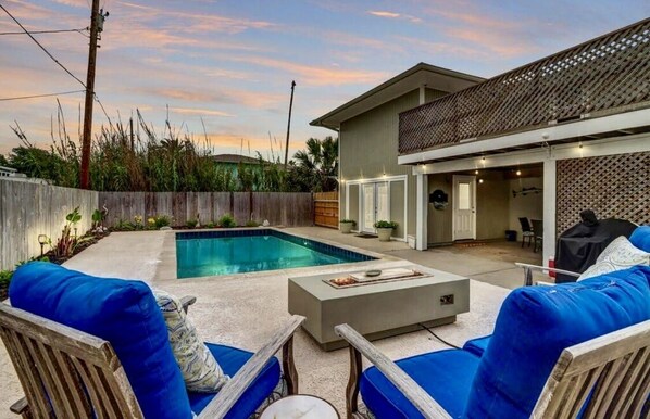 Outdoor pool, a heated pool - Big Beautiful Beach House with private heated pool close to beach & everything! (Port Aransas)