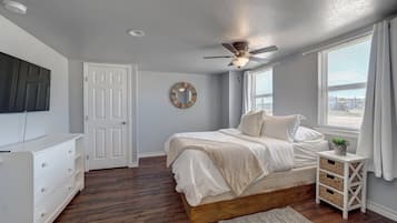 7 bedrooms, travel crib, WiFi, bed sheets