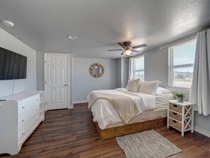 7 bedrooms, travel cot, WiFi, bed sheets