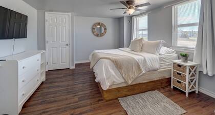 Beach House, 7 bedroom, Heated pool, 5 min walk to beach