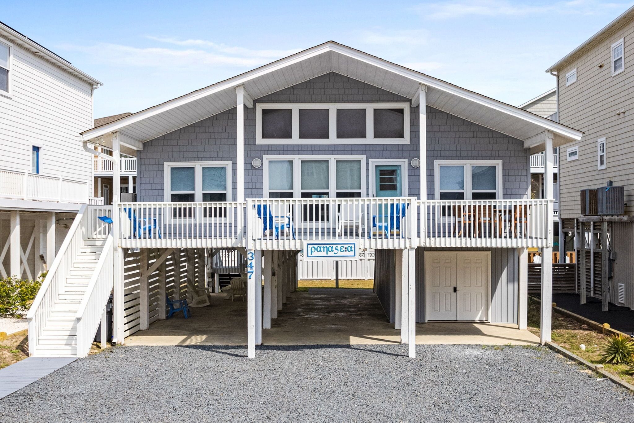 Seaside Serenity: Your Coastal Escape Awaits you; 2 minute walk to beach