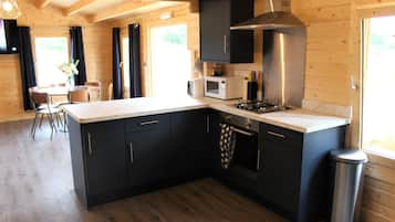 Cabin | Private kitchen | Fridge, microwave, oven, stovetop