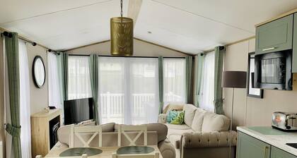 Two Bedroom Caravan Sleeps 6