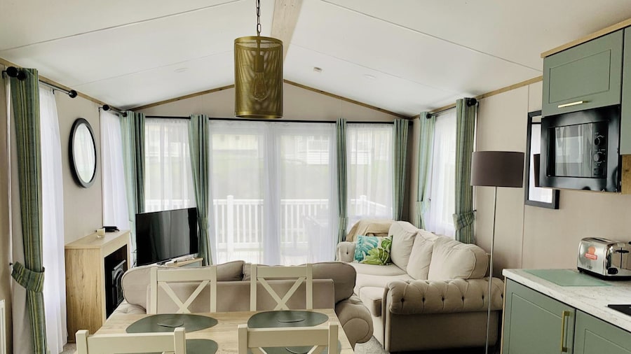 Two Bedroom Caravan Sleeps 6