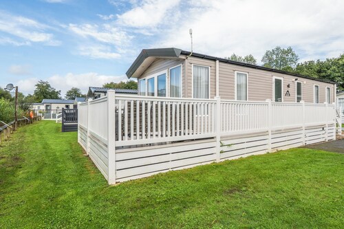 Dog Friendly Park 5 Miles From Bude 2 bed Caravan