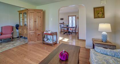Quaint Youngstown Home ~ 2 Mi to Boardman Park!