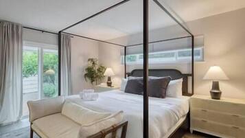 5 bedrooms, desk, iron/ironing board, free WiFi