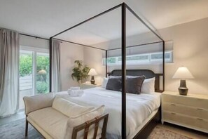 5 bedrooms, desk, iron/ironing board, free WiFi