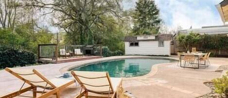 Outdoor pool, a heated pool