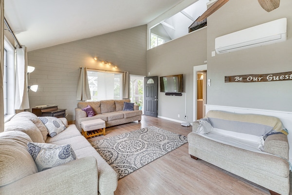 Living Room | Smart TV | Pellet Stove Fireplace