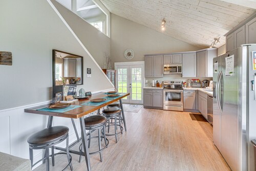 Bay Area Escape on 5 Acres: Pet Friendly, Views