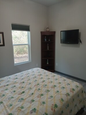2 bedrooms, iron/ironing board, free WiFi, bed sheets - Beautiful retreat with gameroom and outdoor grill. (Myrtle Beach)