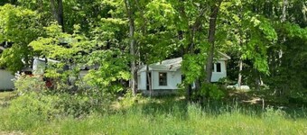 Snow is here over 3 feet -Snowmobile from your door - Scenic cottage on the lake