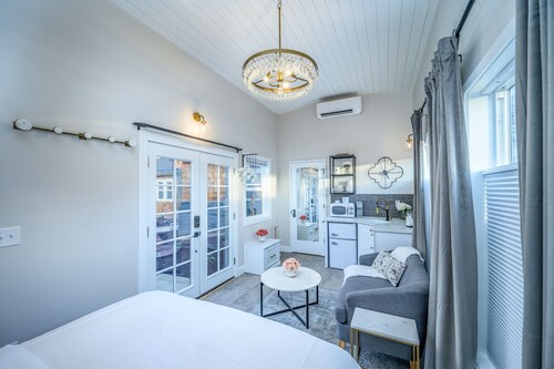 Book the Glam Cottage at The Boutique Retreat in historic downtown McMinnville.