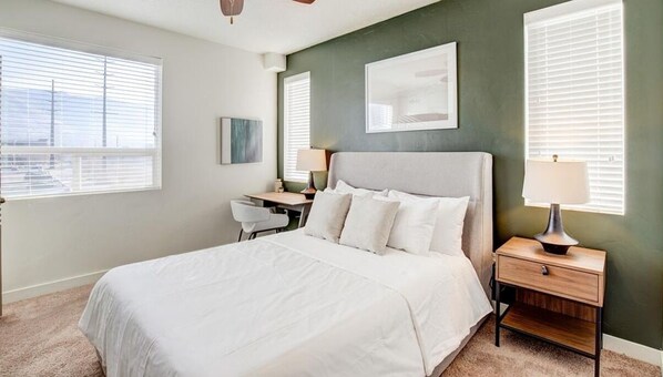 3 habitaciones, tabla de planchar con plancha, wifi y ropa de cama 